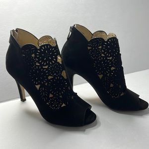 ADRIENNE VITTADINI Gallant Black suede bootie laser cut out zip up heel peep toe